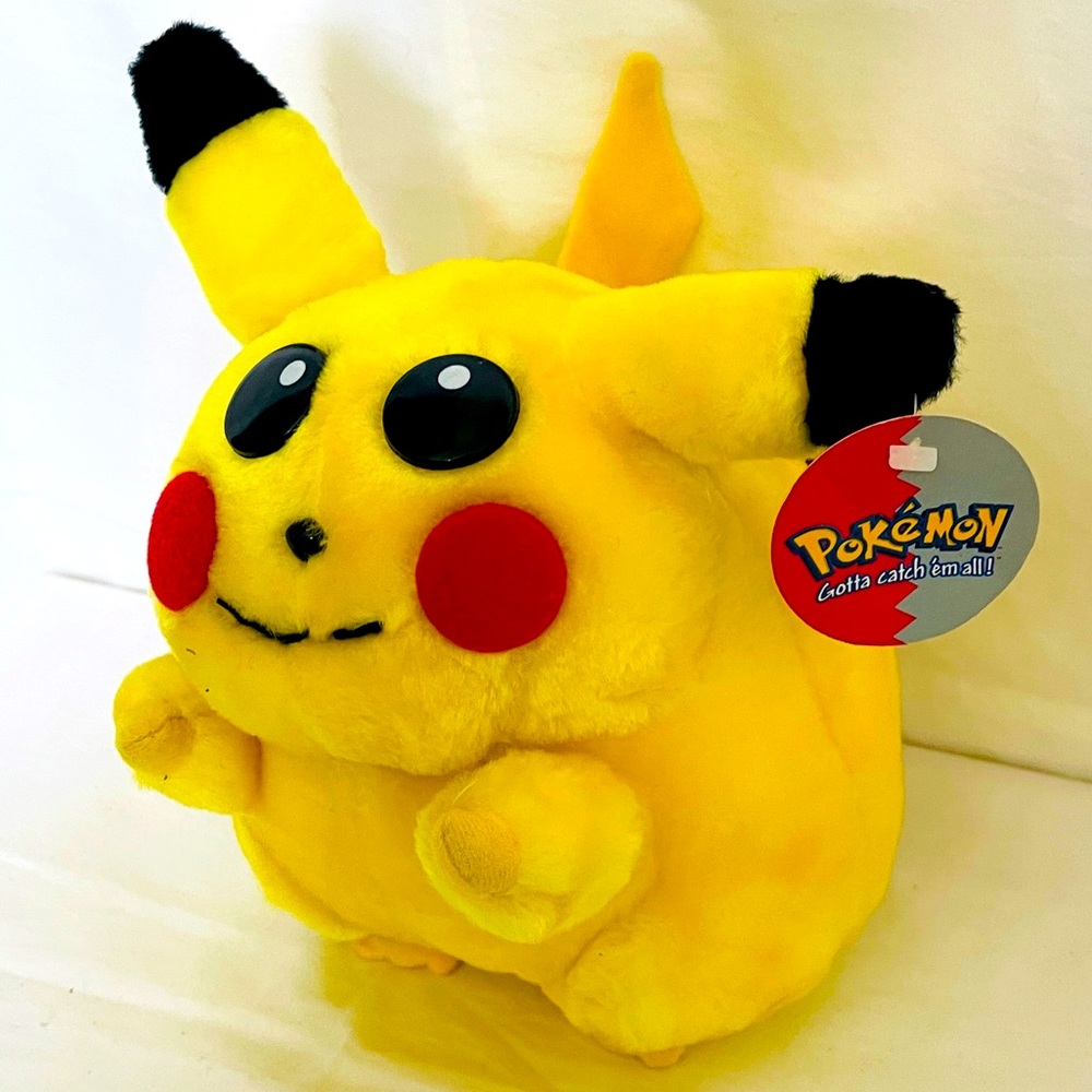 PIKACHU - POKÉMON 8”Plush. NWT.